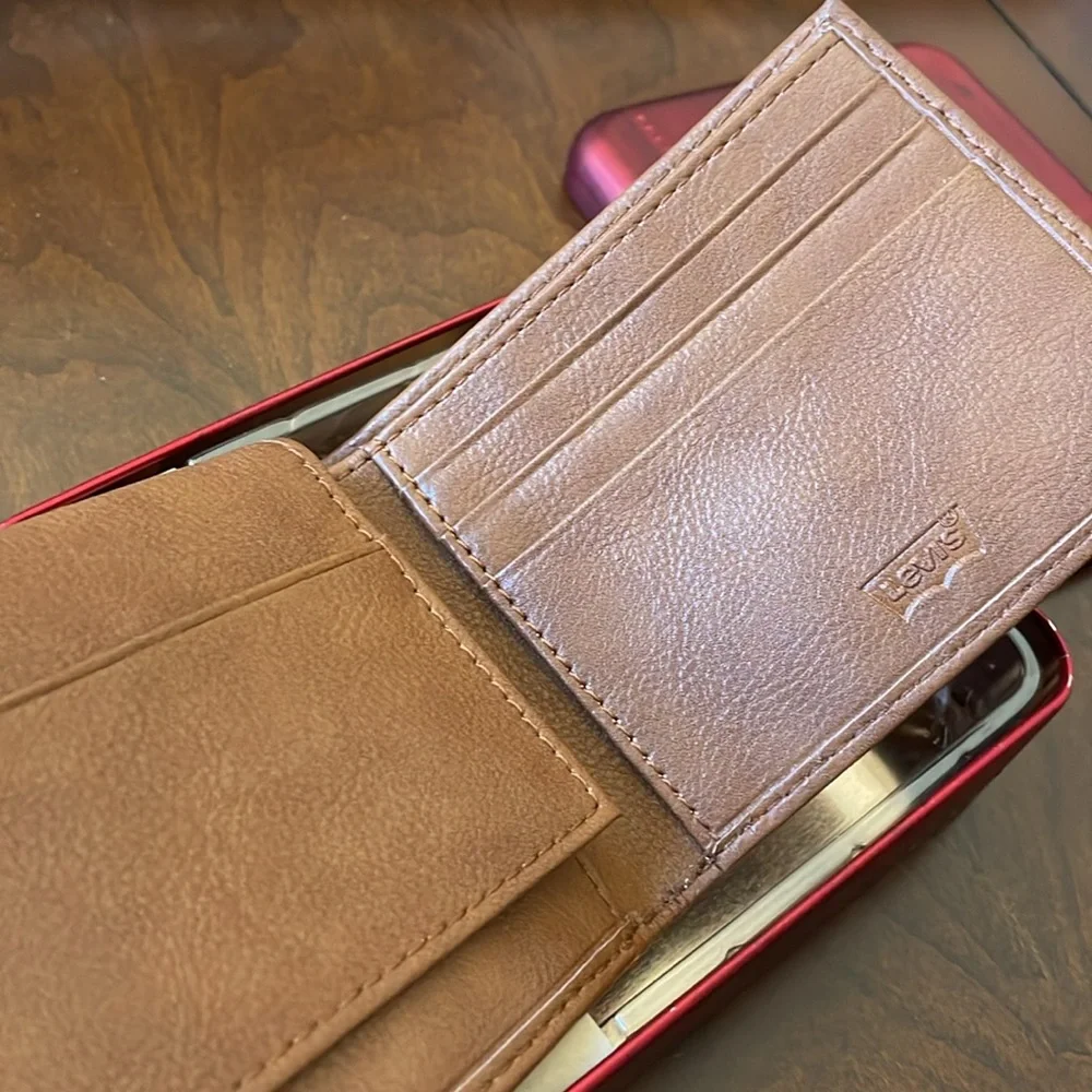 Men’s BNWT Levi’s RFID Multi cards ID wallet Tan in tin metal box - Picture 5 of 11